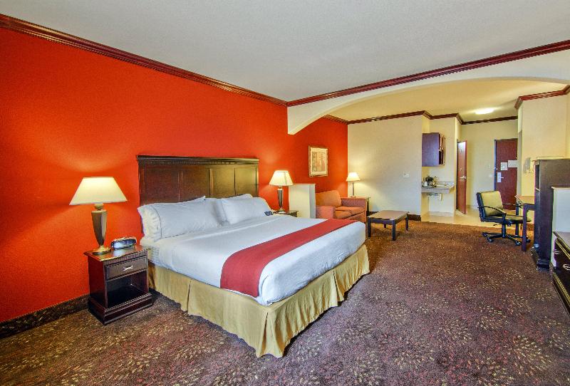 Holiday Inn Express & Suites Terrell By IHG image