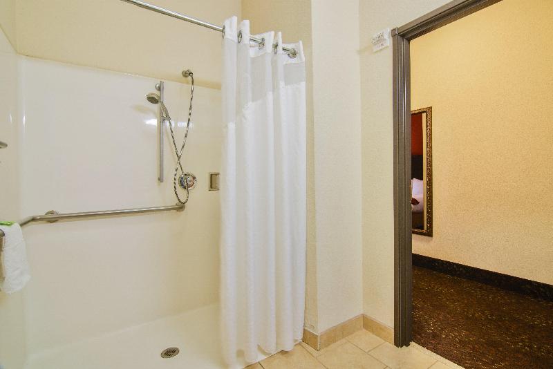 Holiday Inn Express & Suites Terrell By IHG image