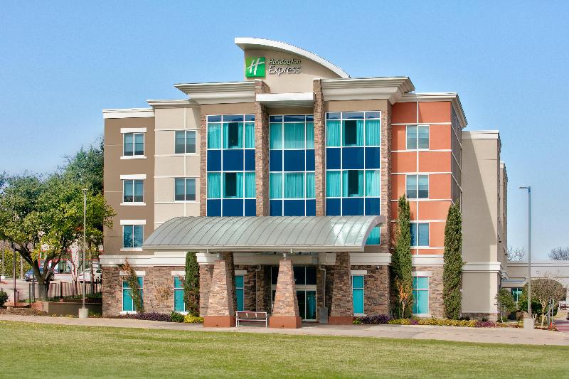 Holiday Inn Express and Suites North Dallas at Pre