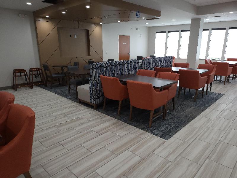 Holiday Inn Express Suites Dayton North Tipp City image