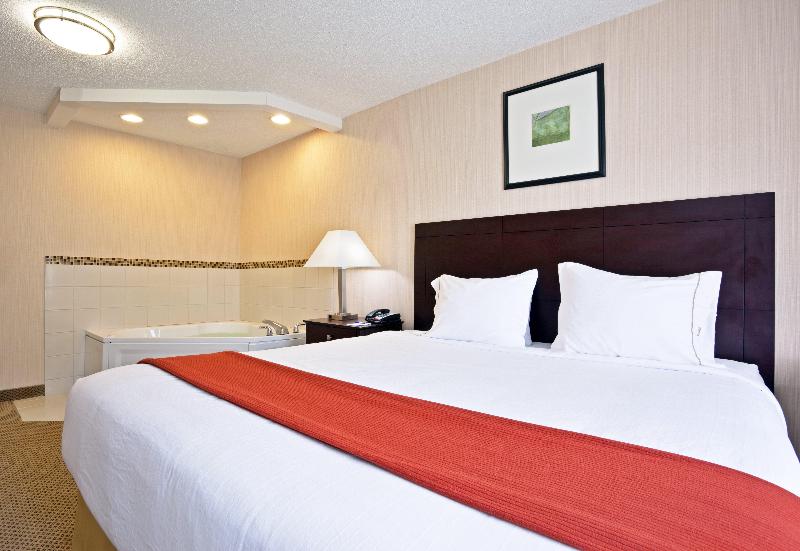 Holiday Inn Express Suites Dayton North Tipp City image