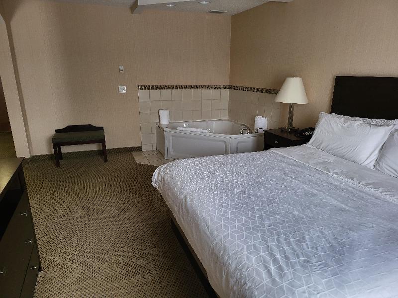Holiday Inn Express Suites Dayton North Tipp City image