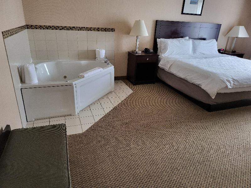 Holiday Inn Express Suites Dayton North Tipp City image