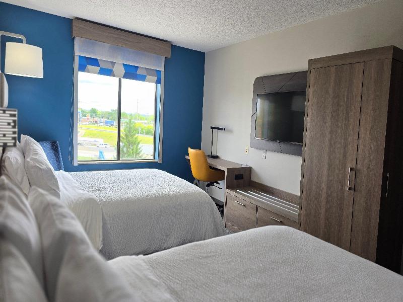 Holiday Inn Express Suites Dayton North Tipp City image