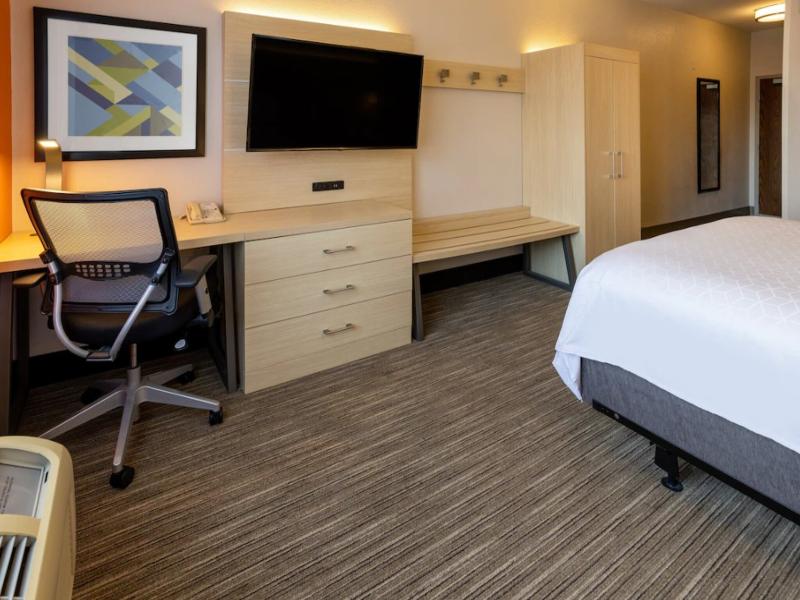 Holiday Inn Express and Suites Salisbury Delmar image