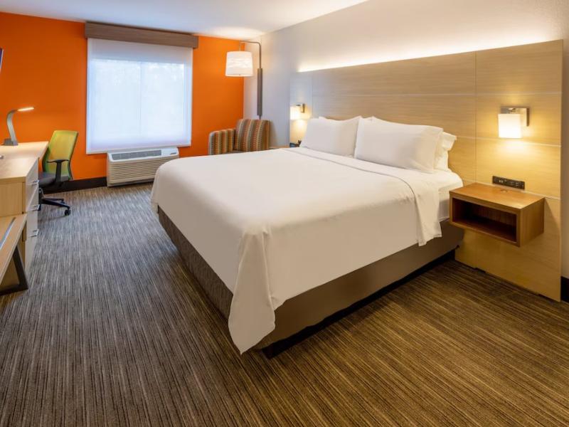Holiday Inn Express and Suites Salisbury Delmar image