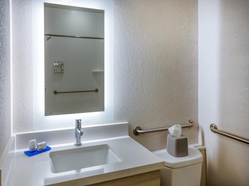 Holiday Inn Express and Suites Salisbury Delmar image