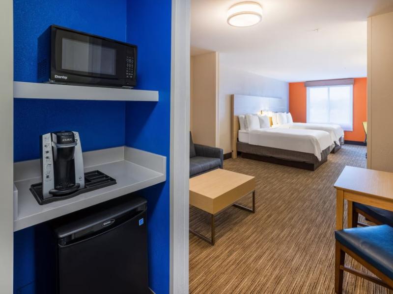 Holiday Inn Express and Suites Salisbury Delmar image