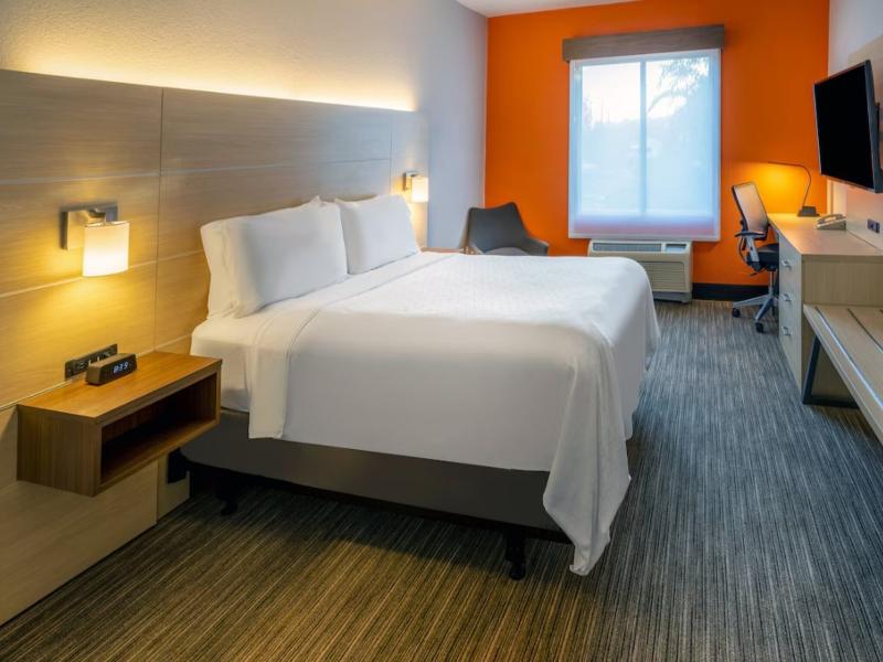 Holiday Inn Express and Suites Salisbury Delmar image