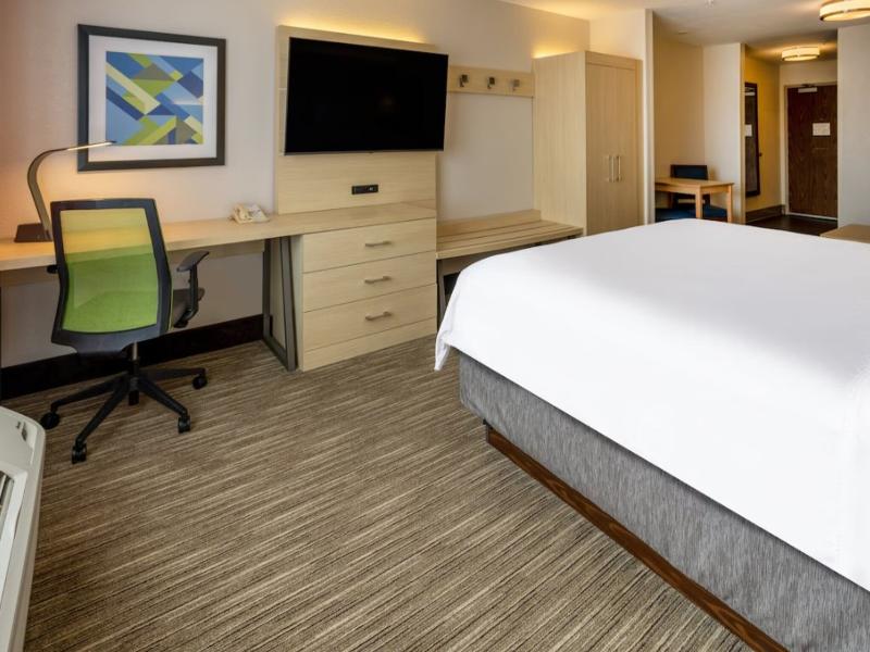 Holiday Inn Express and Suites Salisbury Delmar image