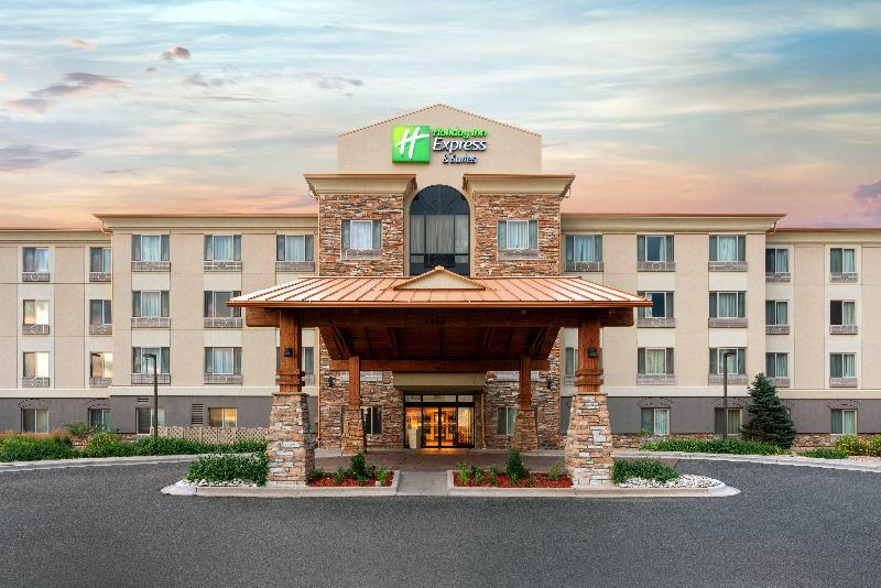 Holiday Inn Express and Suites Denver Airport
