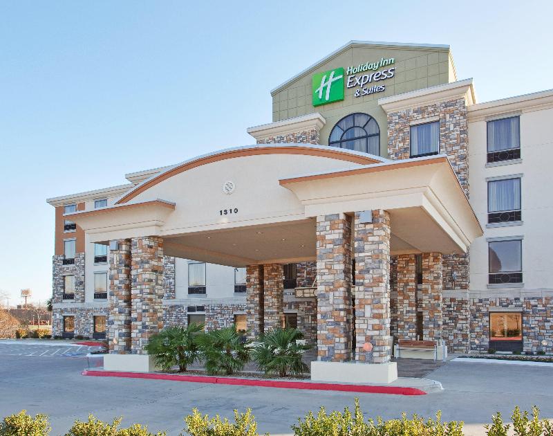 Holiday Inn Express and Suites Dallas South Desoto