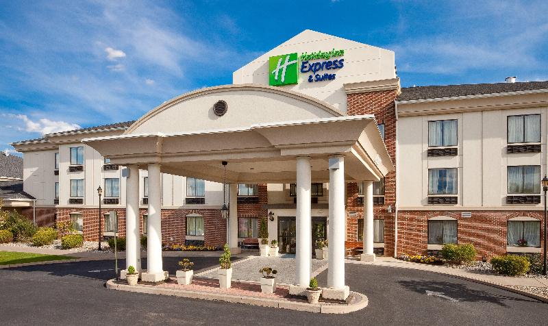 Holiday Inn Express and Suites Easton image