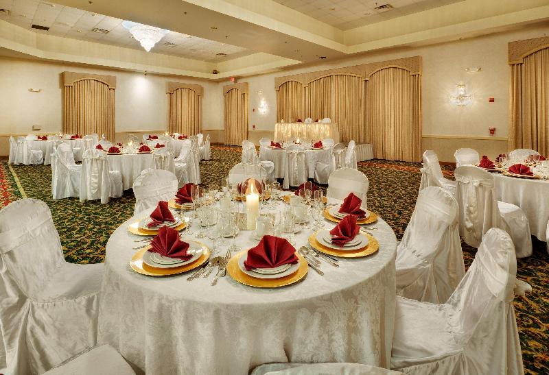 Holiday Inn Express and Suites Easton image