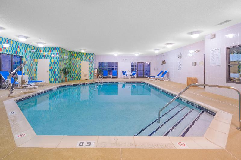 Holiday Inn Express and Suites Easton image