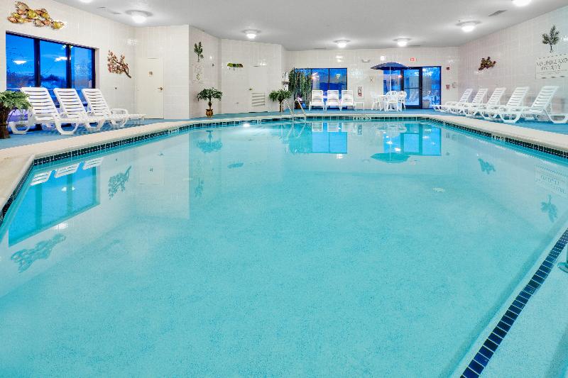 Holiday Inn Express and Suites Easton image