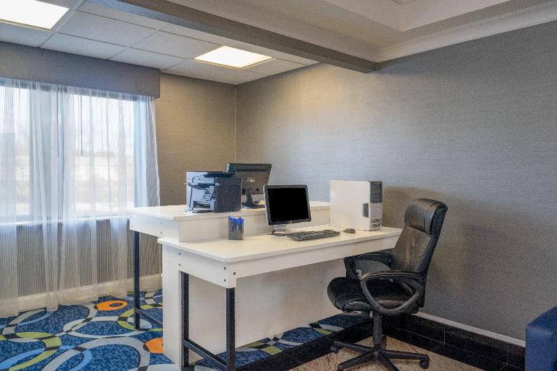 Holiday Inn Express and Suites Easton image
