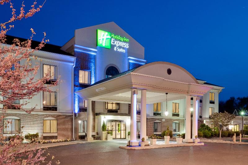 Holiday Inn Express and Suites Easton image