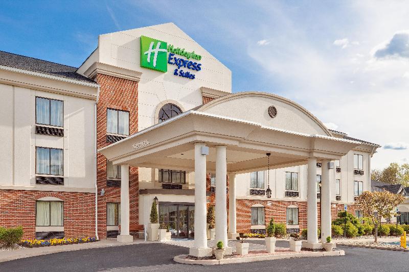 Holiday Inn Express and Suites Easton image