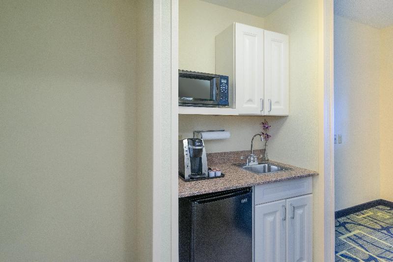 Holiday Inn Express and Suites Easton image