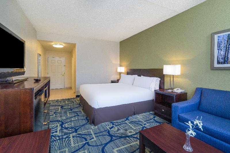 Holiday Inn Express and Suites Easton image