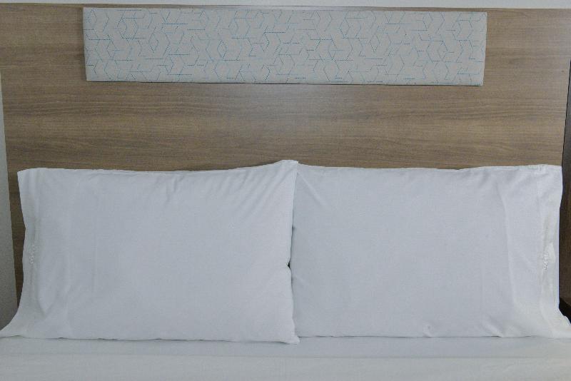 Holiday Inn Express and Suites Easton image