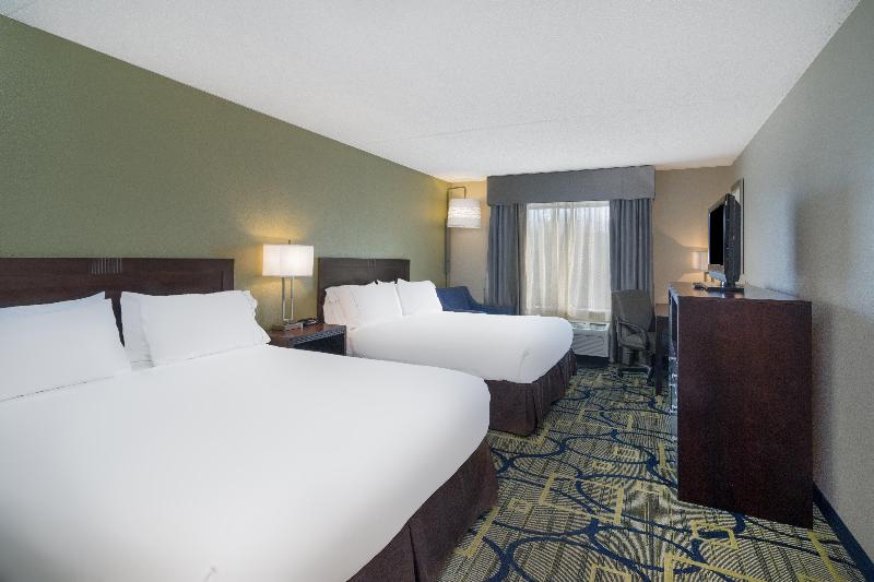 Holiday Inn Express and Suites Easton image