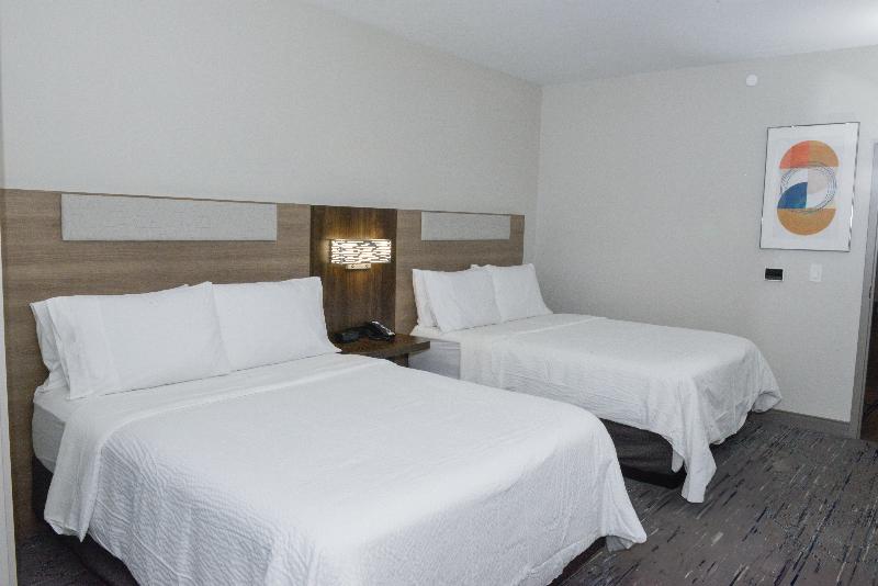 Holiday Inn Express and Suites Easton image