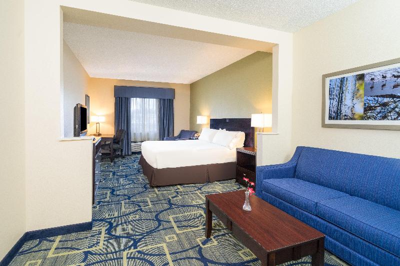 Holiday Inn Express and Suites Easton image