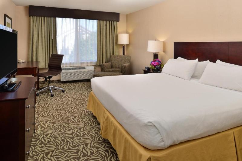 Holiday Inn Express Hotel & Suites River Park photo 21