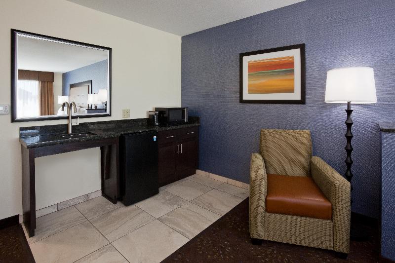 Holiday Inn Express & Suites Fort Dodge By IHG photo 16