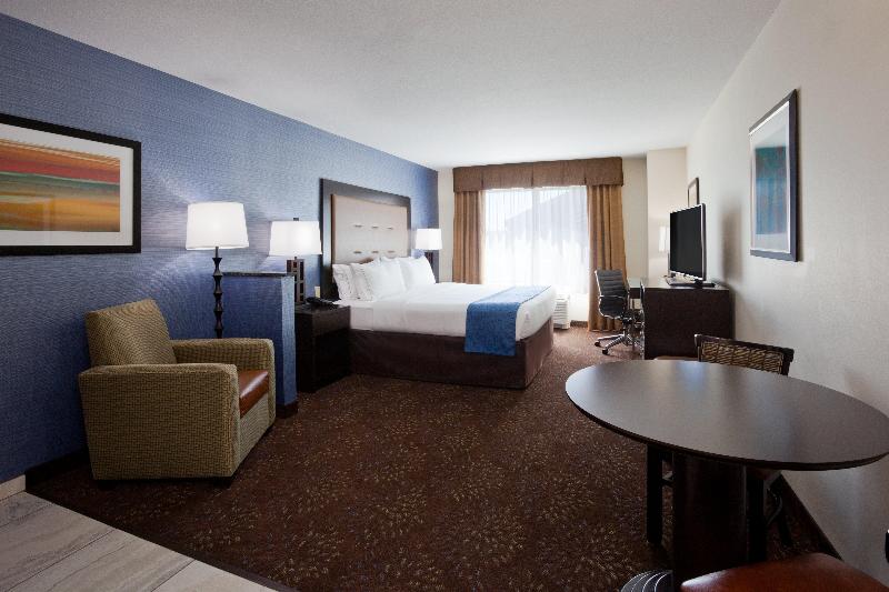 Holiday Inn Express & Suites Fort Dodge By IHG — photo 36