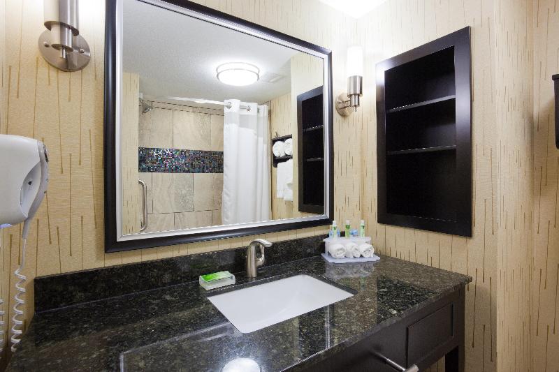 Holiday Inn Express & Suites Fort Dodge By IHG — photo 38