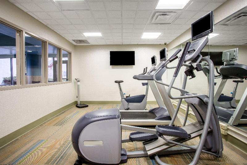Holiday Inn Express & Suites Fort Wayne image