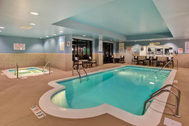 Holiday Inn Express & Suites Fort Wayne image