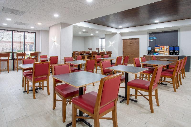 Holiday Inn Express & Suites Fort Wayne image