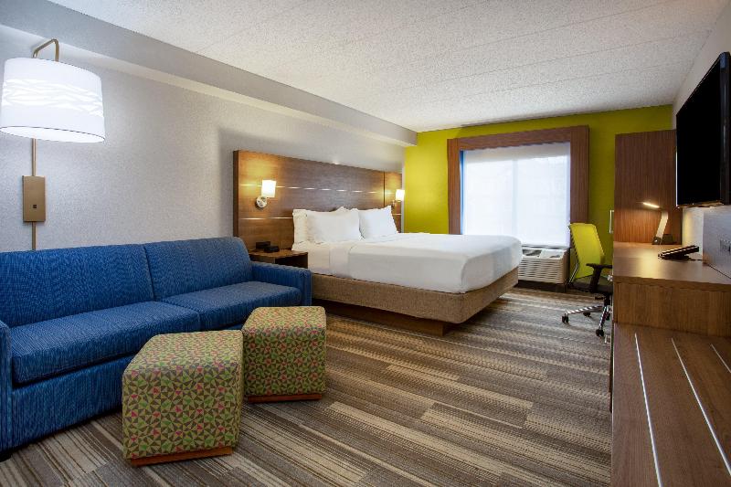 Holiday Inn Express & Suites Fort Wayne image
