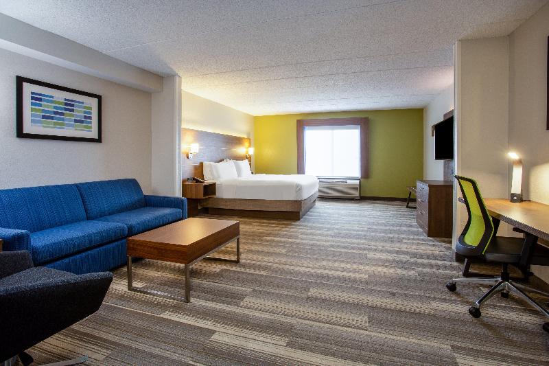 Holiday Inn Express & Suites Fort Wayne image