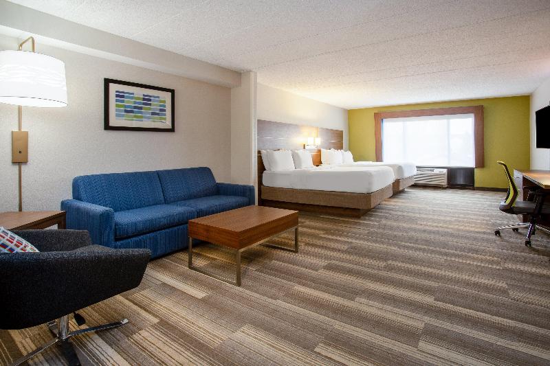 Holiday Inn Express & Suites Fort Wayne image