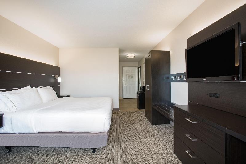 Holiday Inn Express & Suites Ft. Collins By IHG image