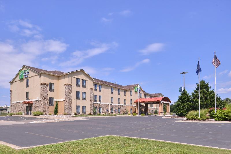 Holiday Inn Express and Suites Topeka West I 70 Wa