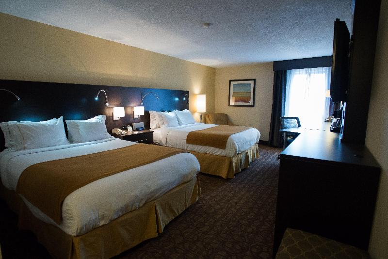 Holiday Inn Express and Suites Topeka West I 70 Wa photo 13