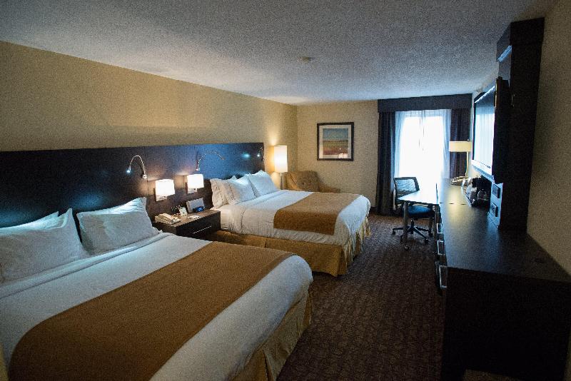 Holiday Inn Express and Suites Topeka West I 70 Wa photo 14