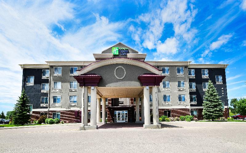 HOLIDAY INN EXPRESS HOTEL AND SUITES GRAND FORKS