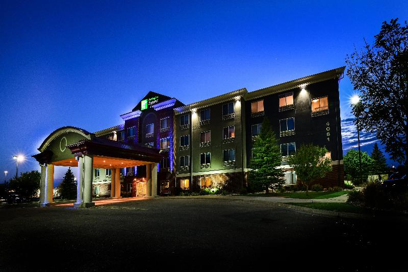 Holiday Inn Express & Suites Grand Forks