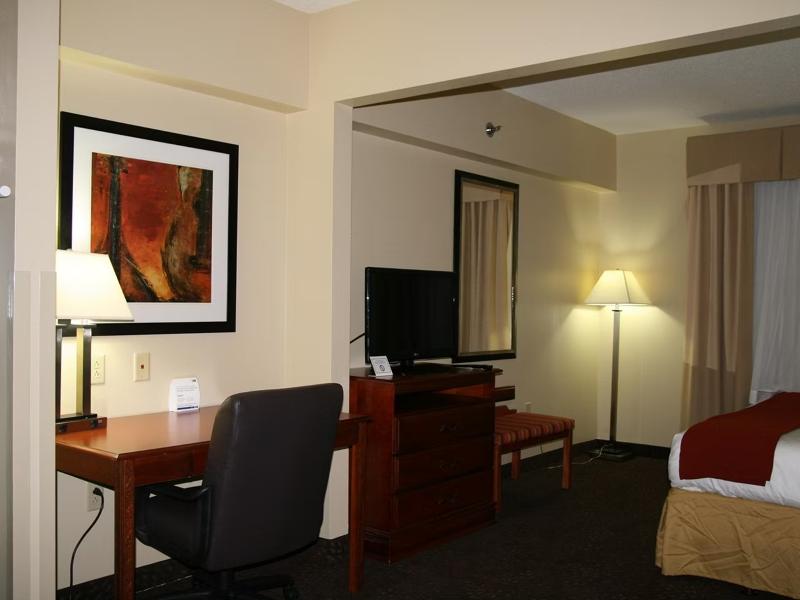 Holiday Inn Express & Suites Greenville by IHG image