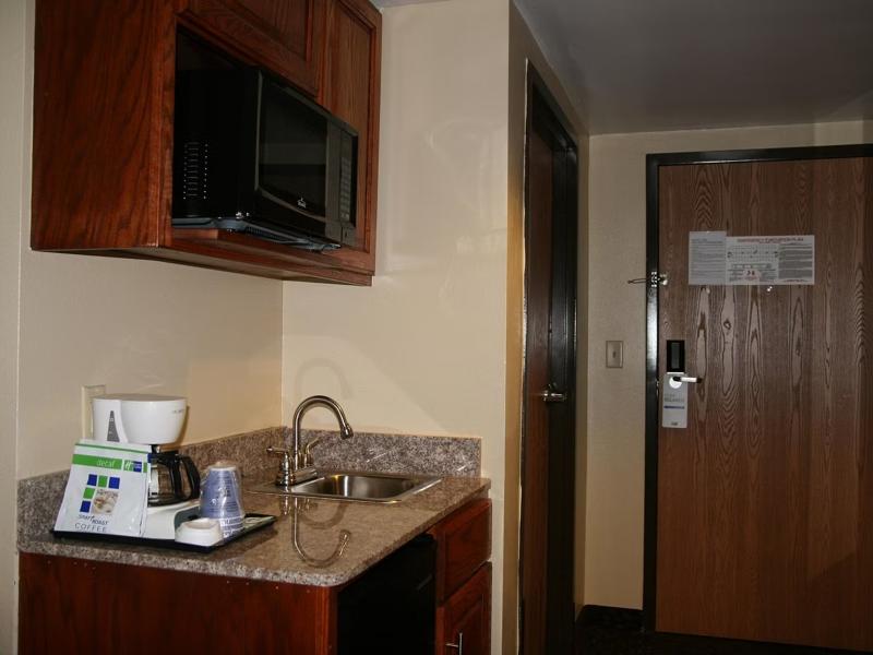 Holiday Inn Express & Suites Greenville by IHG image