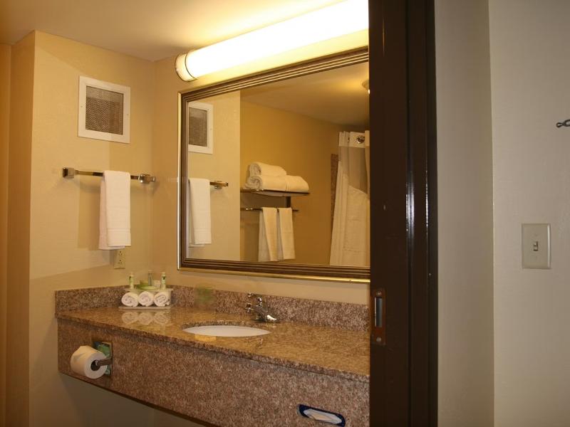 Holiday Inn Express & Suites Greenville by IHG image