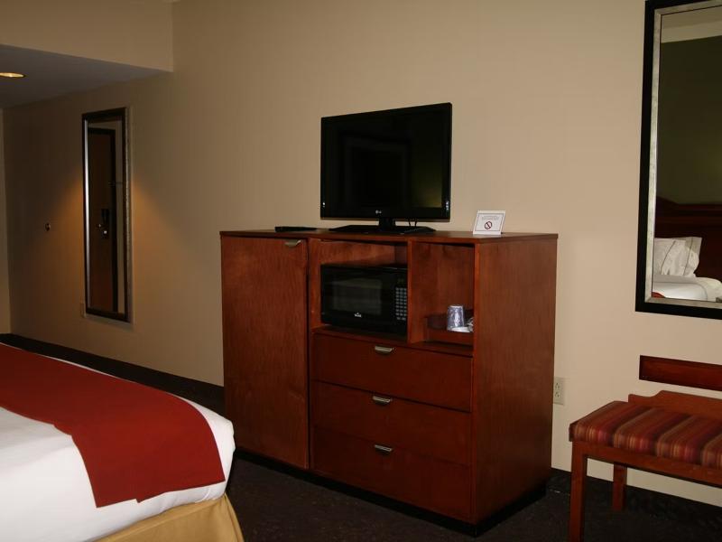 Holiday Inn Express & Suites Greenville by IHG image