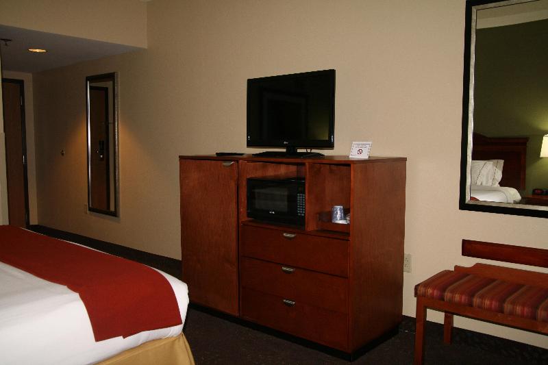 Holiday Inn Express & Suites Greenville by IHG image